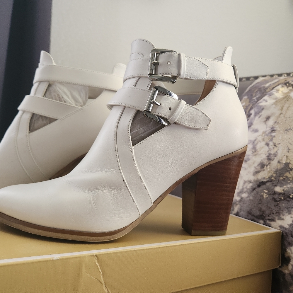 Michael Kors Walden leather bootie - Picture 2 of 5